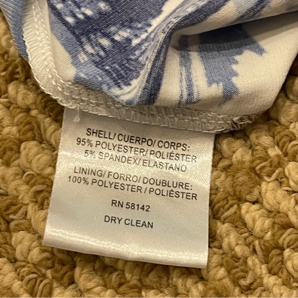 Maggy London Blue & White Abstract print pleated dress 2 - Picture 3 of 6